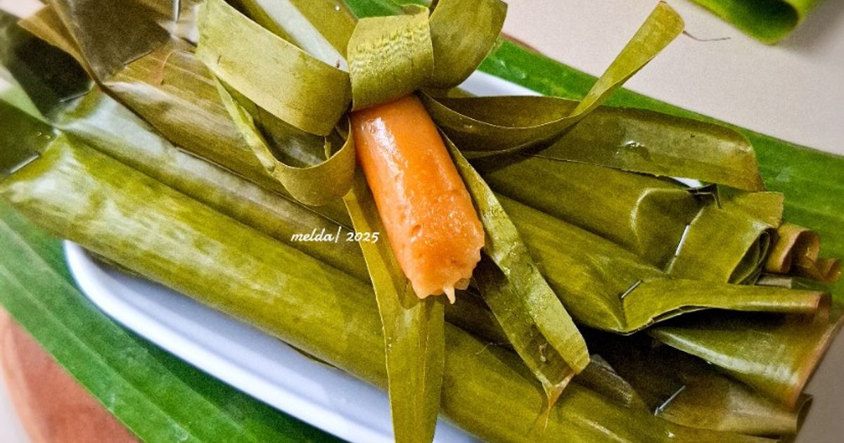 Foto kue pupudak khas Banjar, kue tradisional berbentuk lonjong yang dibungkus daun pisang dengan cita rasa manis gurih yang khas.