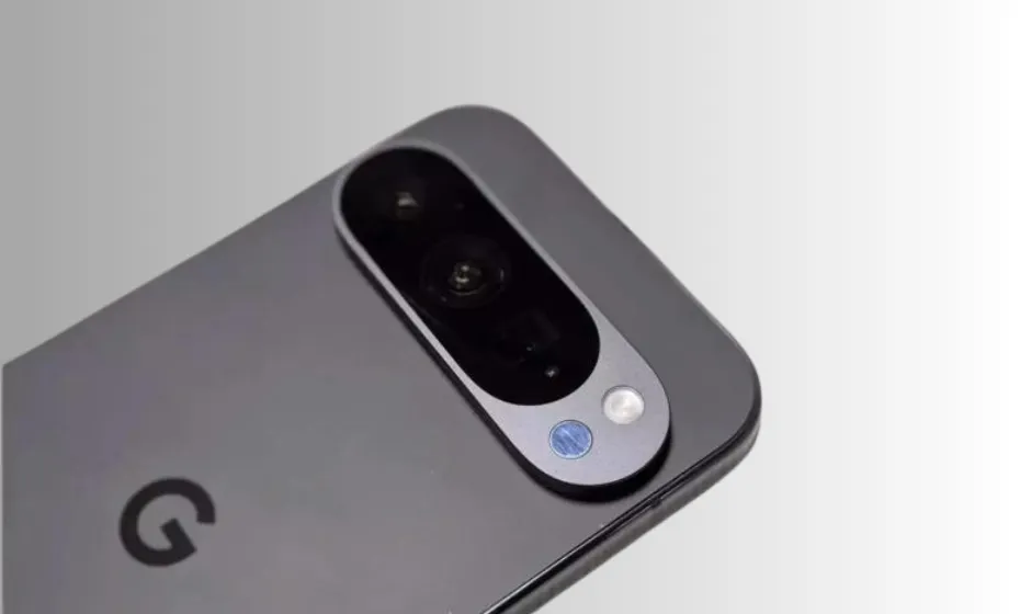Gambar Google Pixel 10 Pro dengan desain elegan dan modul kamera profesional. Smartphone flagship ini dilengkapi fitur AI dan performa kelas atas.