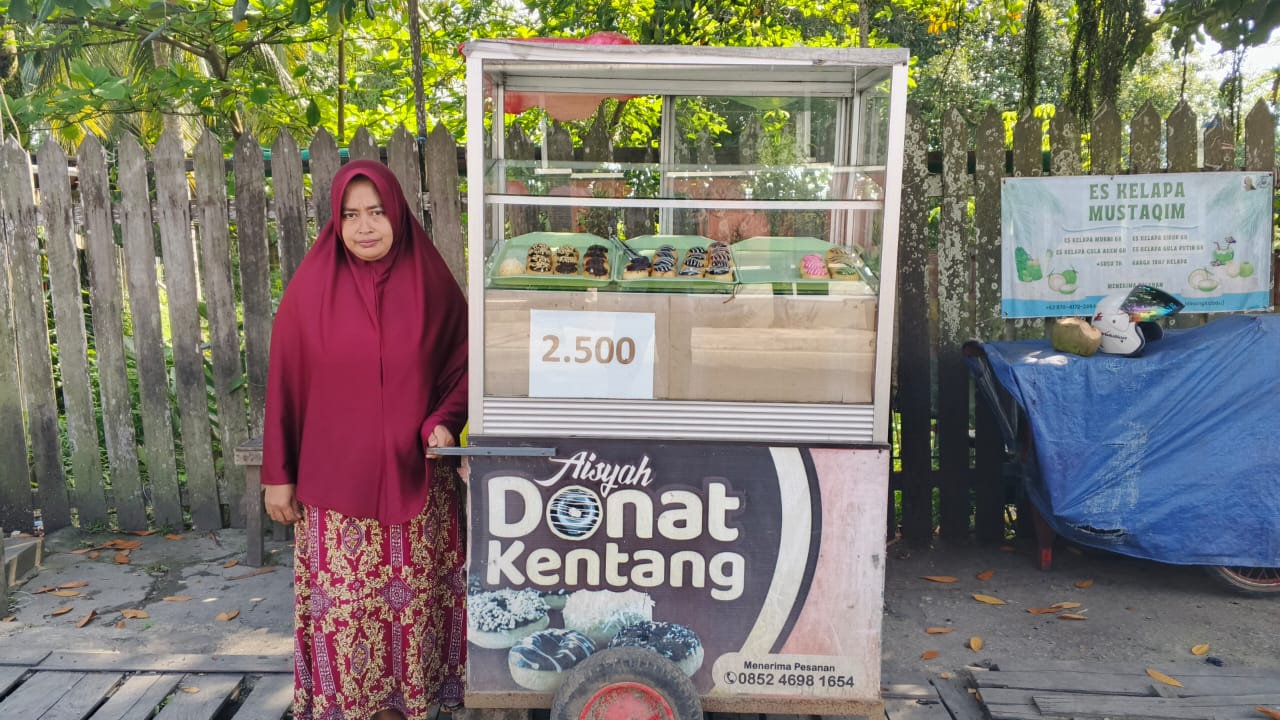 Donat Aisyah di Jalan Minangkabau, UMKM inspiratif yang konsisten hadirkan jajanan manis dan lembut selama 8 tahun untuk anak sekolah.