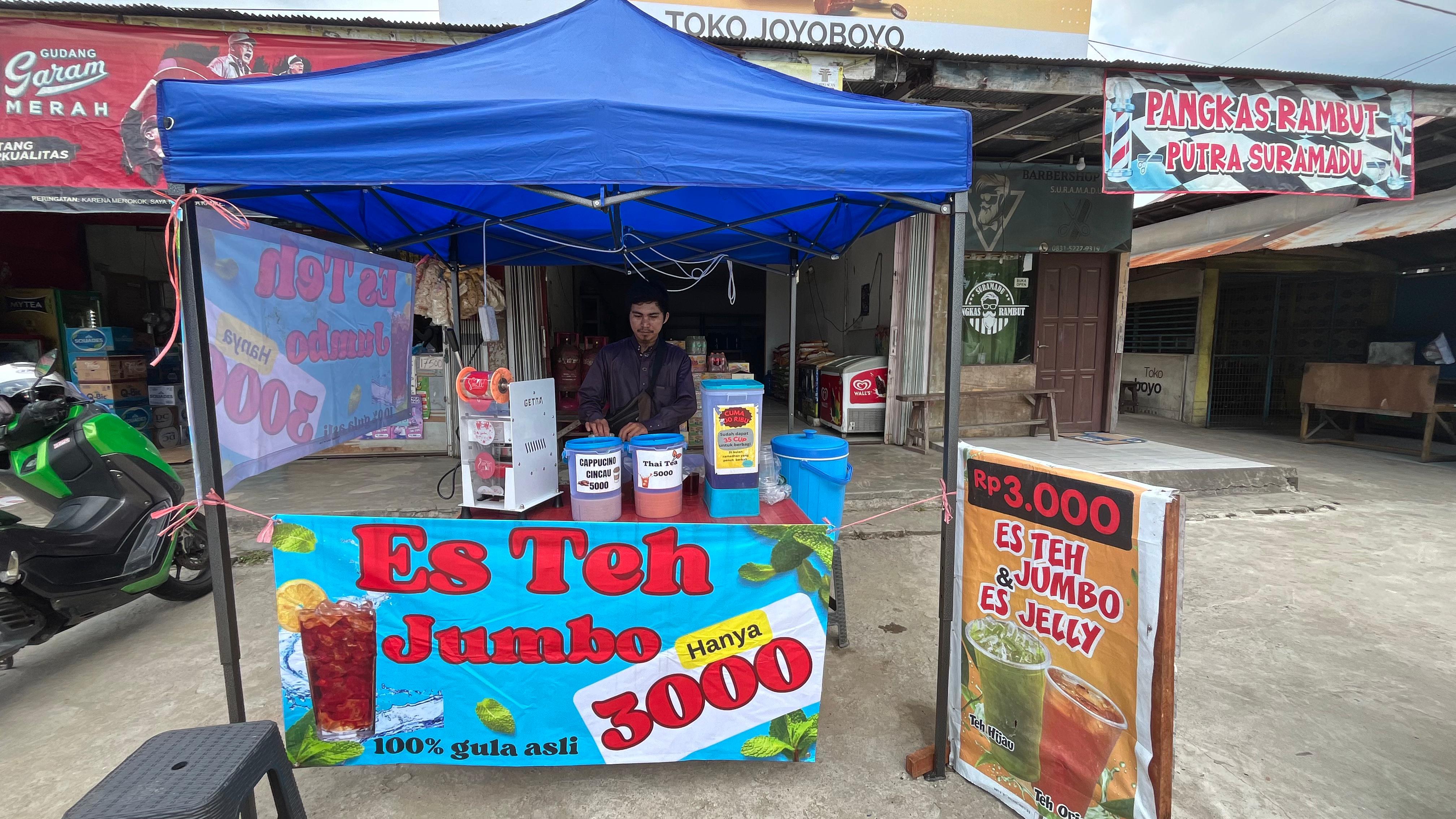 Foto usaha Rp3.000-an di Kilo 10 Balikpapan, jadi magnet pekerja dan semua kalangan yang mencari makanan murah meriah.