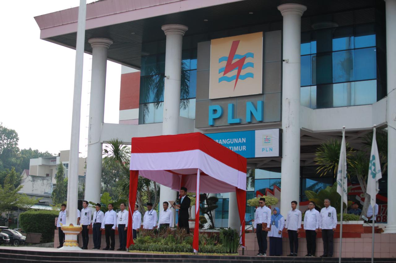 Foto upacara Hari Kesaktian Pancasila PLN UIP KLT, momentum humanis penuh semangat gotong royong untuk wujudkan listrik merata di Kalimantan.