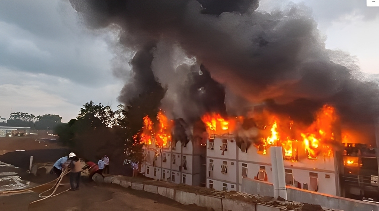 kobaran api Tower 14 IKN Sepaku, kebakaran hunian pekerja konstruksi yang menelan belasan kamar, jadi ujian serius pembangunan ibu kota baru.