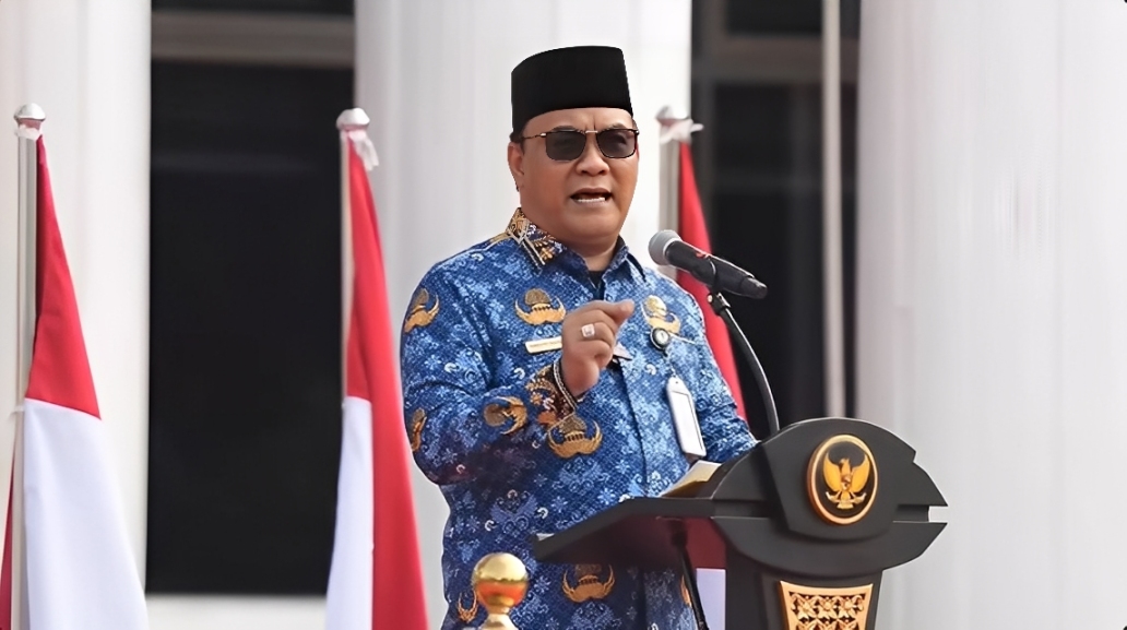 Wakil Wali Kota Balikpapan Bagus Susetyo saat memimpin pelantikan Pegawai Pemerintah dengan Perjanjian Kerja (PPPK) Paruh Waktu di halaman Balai Kota, Rabu (1 Oktober 2025).