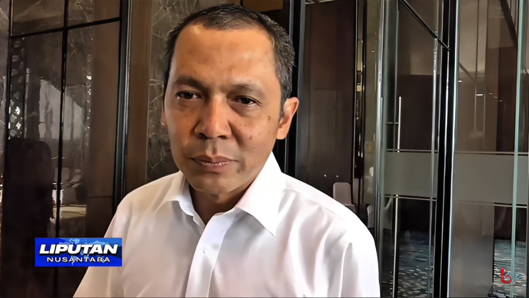 Kepala Dinas PUPR Kaltim Fitra Firnanda diwawancarai mengenai progres pembangunan infrastruktur jalan di Kaltim, Rabu (1 Oktober 2025).