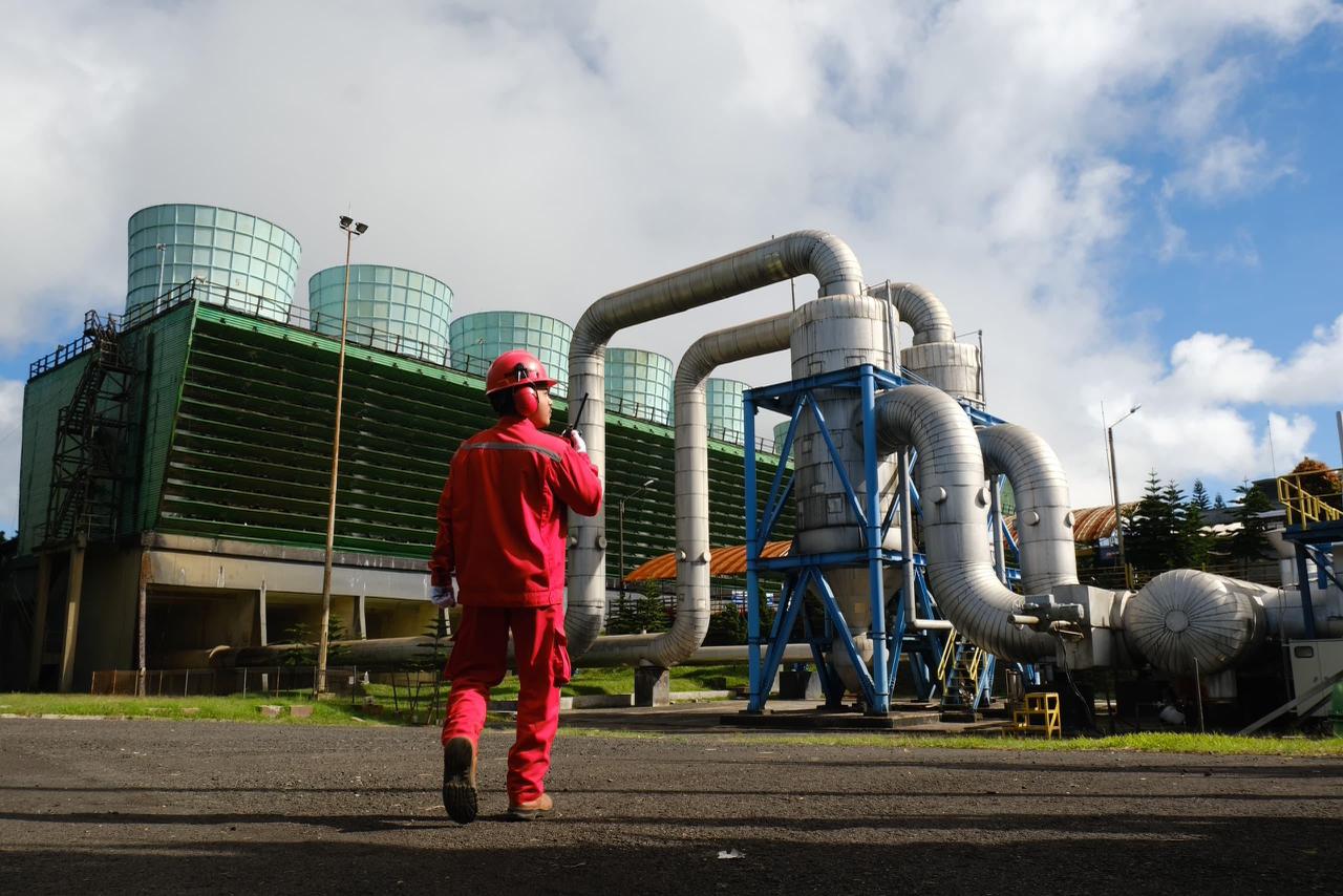 Foto rekrutmen PLN 2025 memperlihatkan antusiasme ribuan pelamar muda Indonesia yang berburu kesempatan kerja di sektor energi dengan semangat tinggi.