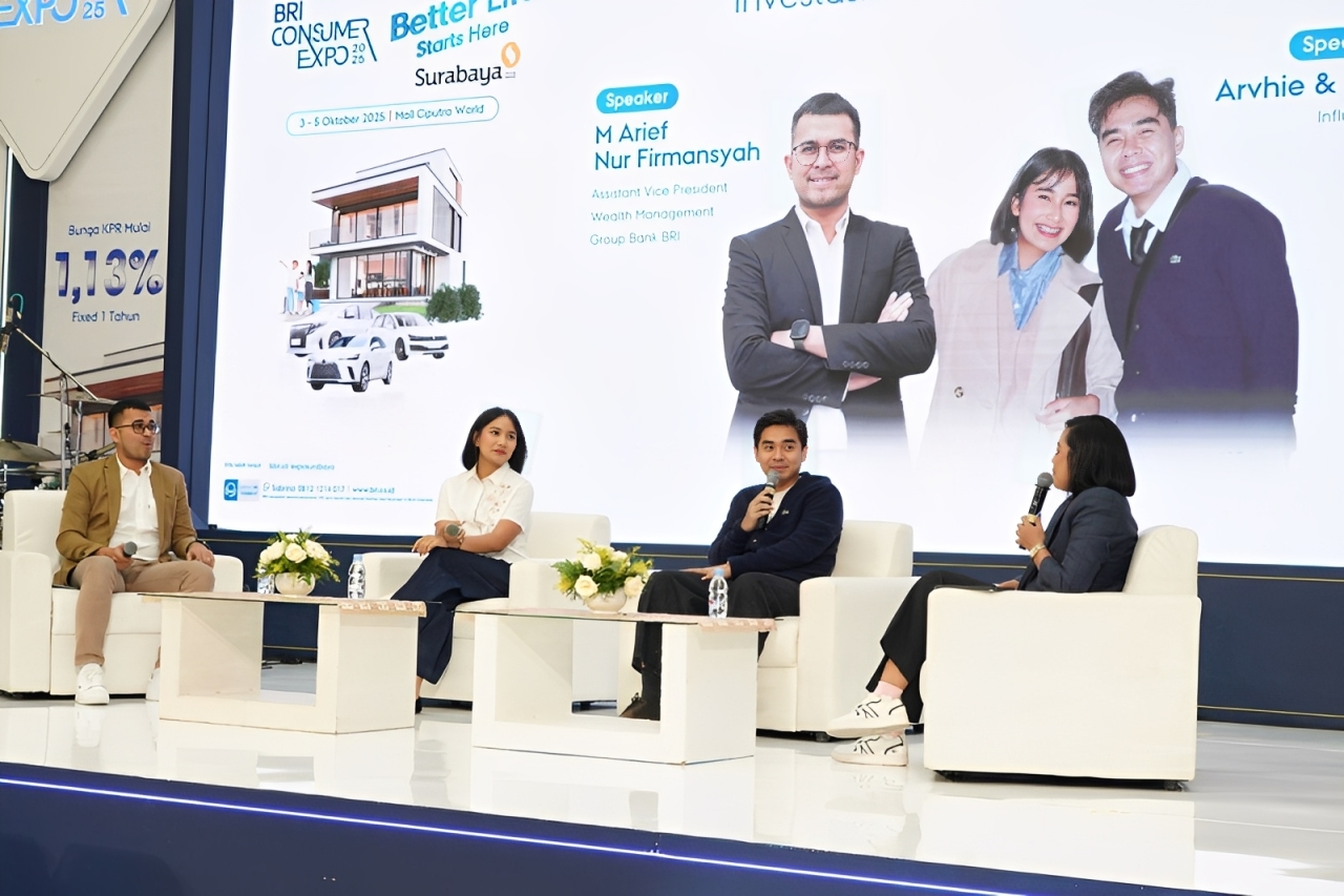 Suasana talshow Consumer BRI Expo 2025 di Mall Ciputra World Surabaya, menghadirkan promo KPR, KKB, travel fair, dan hiburan artis papan atas yang memikat pengunjung.