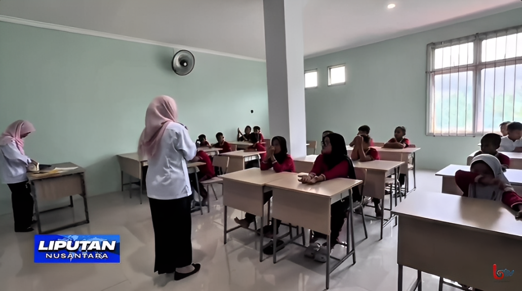 Suasana belajar di Sekolah Rakyat Samarinda, program pendidikan gratis berasrama untuk anak prasejahtera dengan fokus pendidikan dan karakter, Sabtu (4 Oktober 2025).