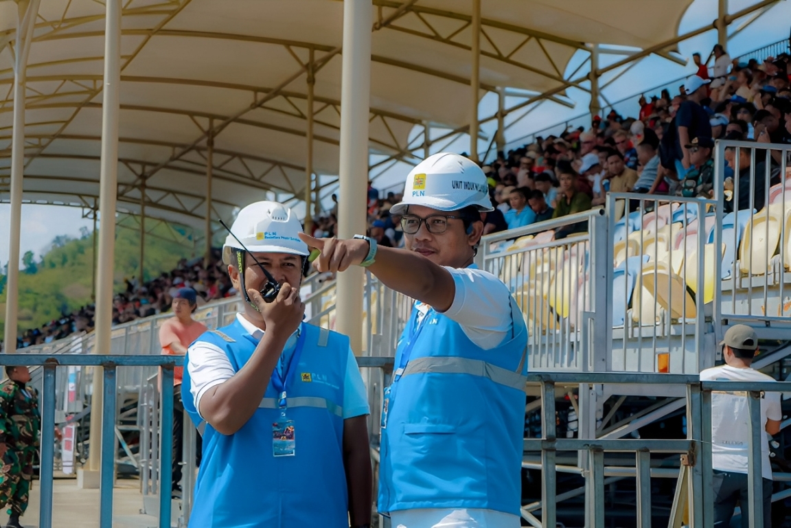 Tim PLN berjaga di Sirkuit Mandalika selama MotoGP 2025, memastikan listrik andal dan semua rangkaian event berjalan lancar.