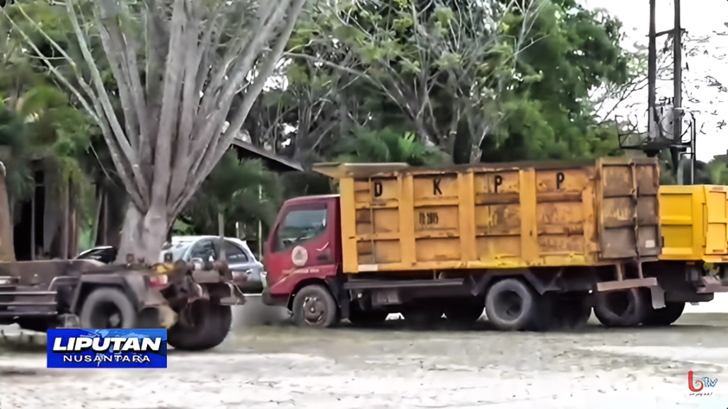 DLH PPU lanjutkan proses lelang pengadaan satu unit dump truk baru untuk memperkuat sistem pengangkutan sampah di seluruh wilayah.