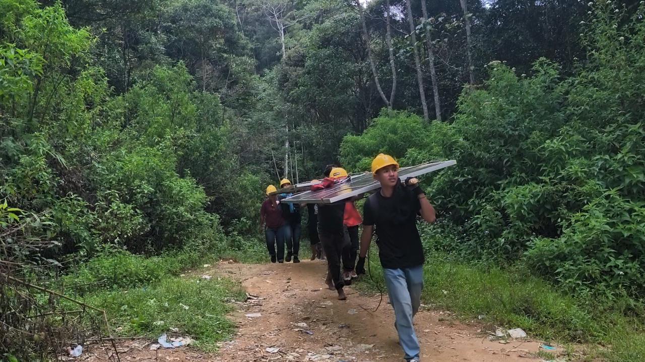 PLN SuperSUN, listrik desa Mamasa, energi bersih Indonesia, sekolah 3T Sulawesi Barat, listrik untuk pendidikan