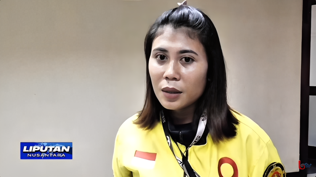 Salah satu driver perempuan, Kartika, menyampaikan pentingnya peran program Ojol Berlian di Aula Kesbangpol Kaltim, Selasa (7 Oktober 2025).