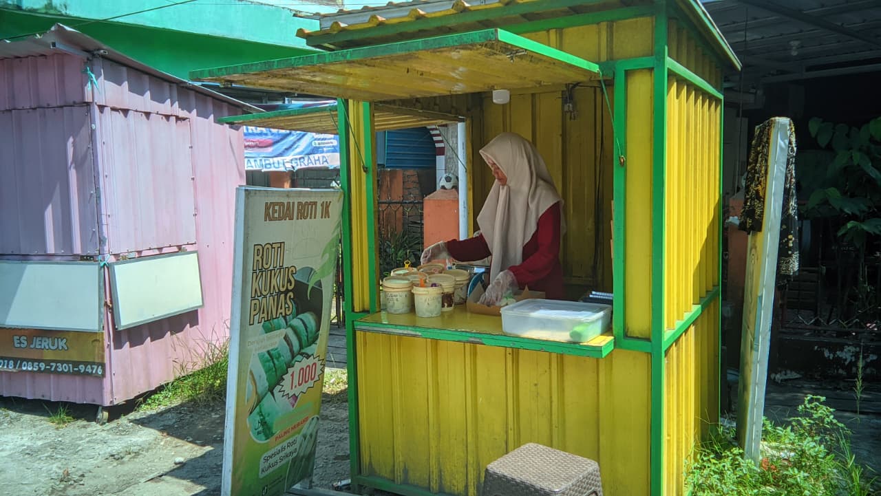 Potret roti kukus lembut dengan aroma khas, simbol usaha kuliner sehat dan inspiratif dari Geraha Balikpapan.