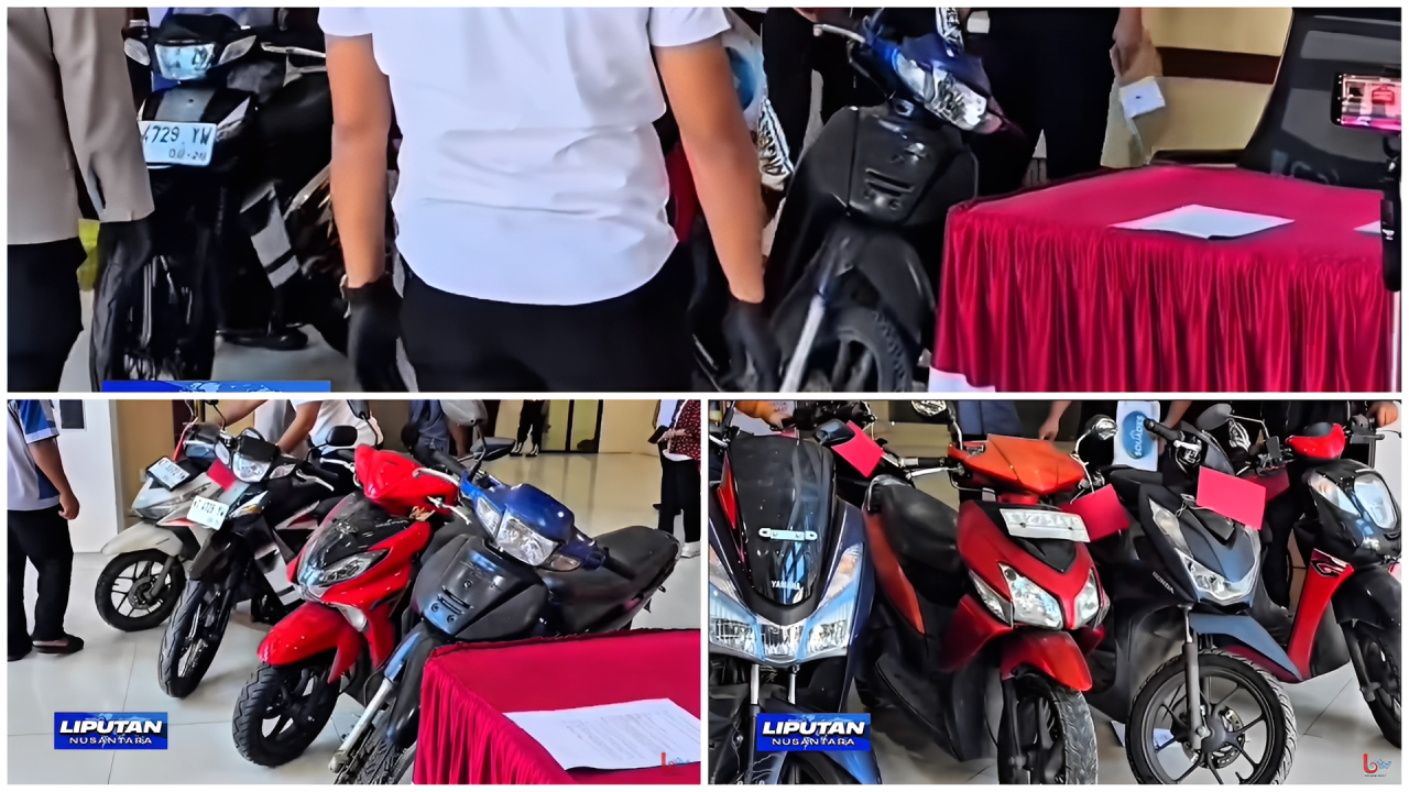 Petugas Polresta Balikpapan sedang menunjukkan sepeda motor hasil curian.