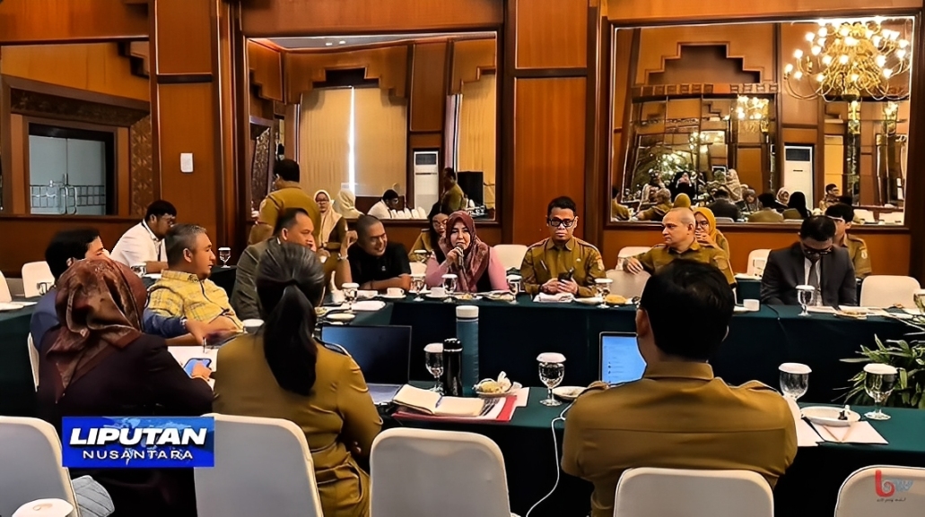 Suasana rapat membahas aturan baru tentang peredaran minuman beralkohol di Balikpapan, Selasa (7 Oktober 2025).