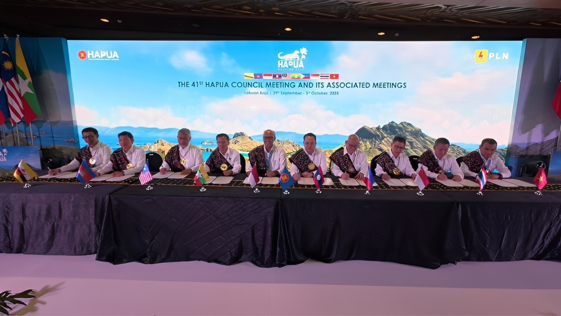 Para pemimpin sektor ketenagalistrikan menghadiri forum The 41st Heads of ASEAN Power Utilities/Authorities (HAPUA) Council Meeting di Labuan Bajo, Jumat (3 Oktober 2025).
