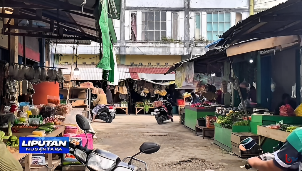 Suasana Pasar Babulu, Selasa (7 Oktober 2025).