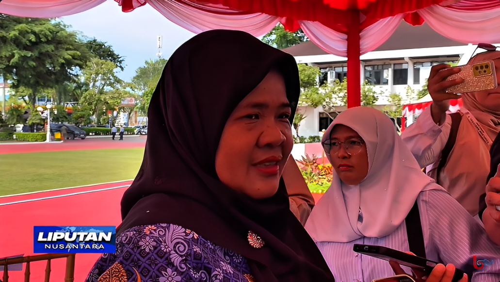 Kepala Dinas Kesehatan Balikpapan, Alwiyati, menjelaskan prosedur pengawasan dapur MBG, Rabu (8 Oktober 2025).