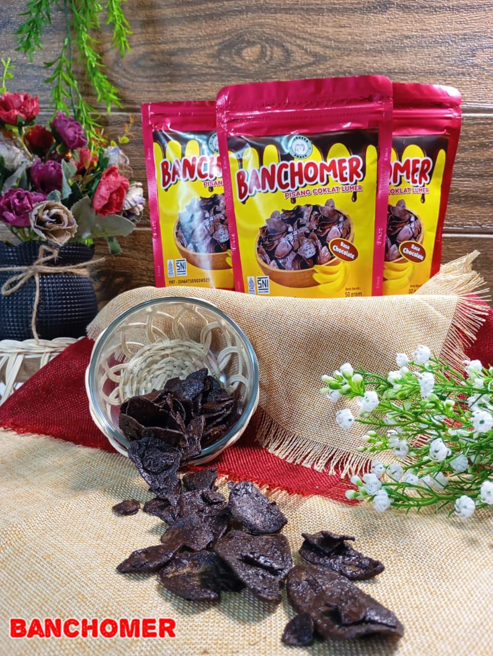 Foto produk kripik pisang coklat Banchomer, camilan khas Balikpapan yang renyah, manis, dan jadi andalan UMKM lokal.