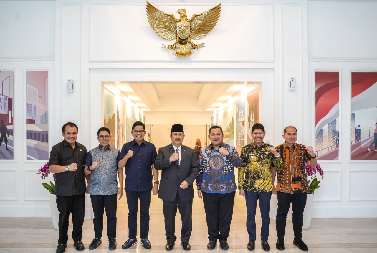 Menteri PPN/Kepala Bappenas Rachmat Pambudy menerima audiensi Bupati Penajam Paser Utara (PPU) Mudyat Noor dan Wakil Bupati Abdul Waris Muin di Gedung Bappenas, Jakarta.