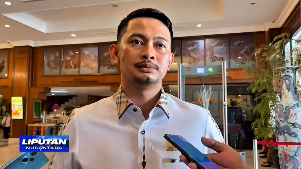 Sekretaris Komisi III DPRD Balikpapan, Ari Sanda, menyoroti kondisi kabel yang semrawut di sejumlah titik kota, Selasa (7 Oktober 2025).