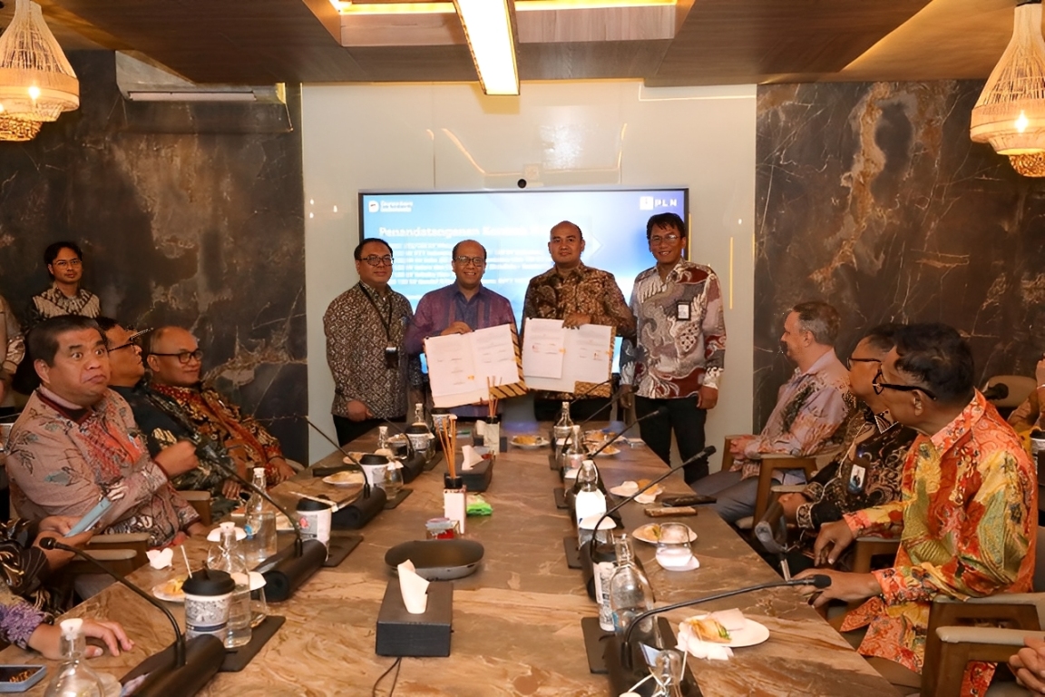 Penandatanganan perjanjian pembangunan dua proyek strategis di Pulau Sebuku, Kalimantan Selatan, berlangsung di Kantor PLN Pusat Jakarta, Rabu (8 Oktober 2025).