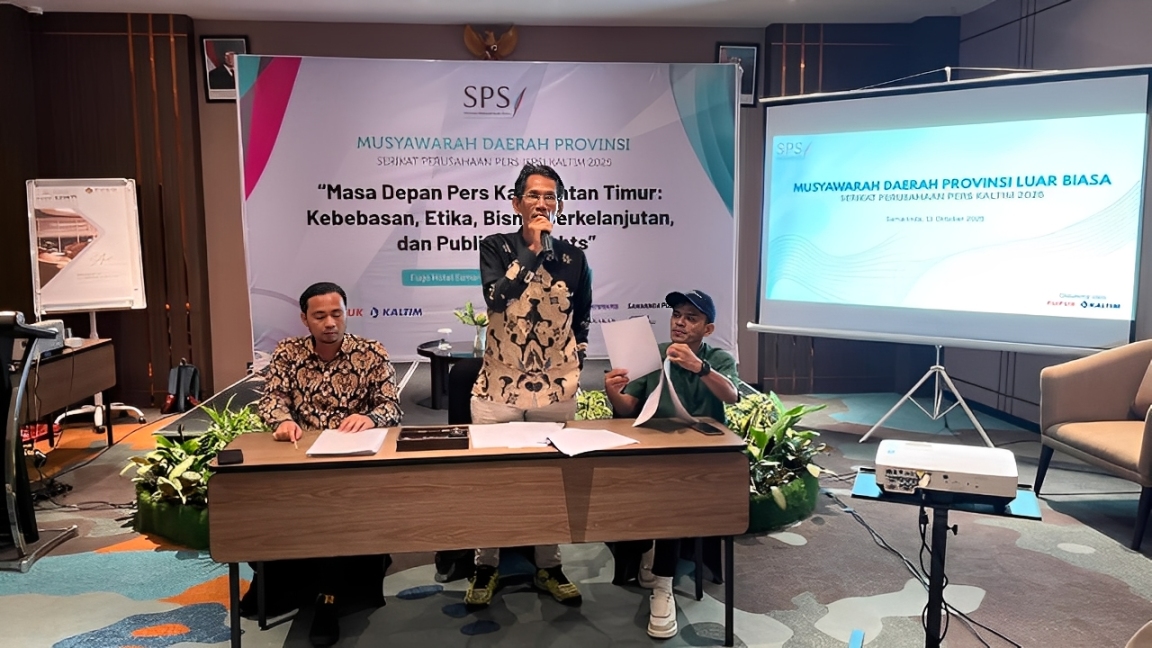 Ajid Kurniawan saat menyampaikan 11 rekomendasi strategis untuk memperkuat industri pers di Kaltim di Hotel Fugo Samarinda, Sabtu (11 Oktober 2025).