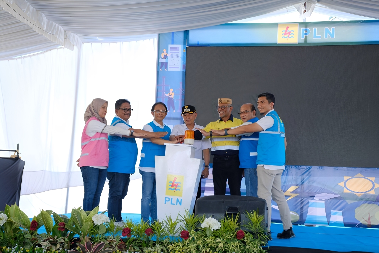 PLN meresmikan pasokan listrik 30 juta VA untuk PT Gorontalo Sejahtera Mining di Pohuwatu, Kamis (2 Oktober 2025).