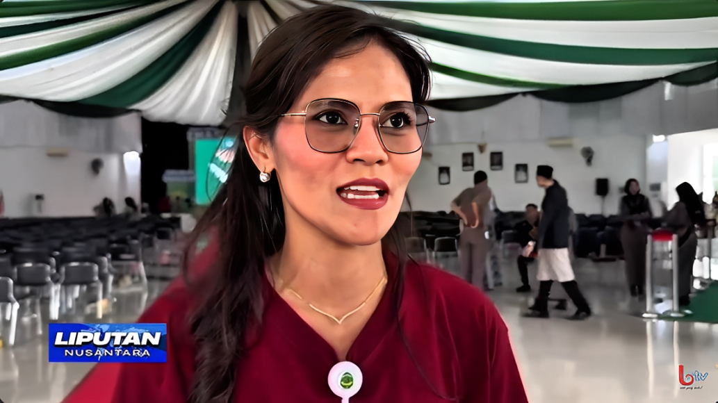 Kepala SMAN 10 Samarinda, Ni Made Adnyani, saat menjelaskan tujuan kurikulum pembelajaran di Sekolah Garuda yang setara dengan jenjang pendidikan tinggi strata 1 (S1), Rabu (8 Oktober 2025).