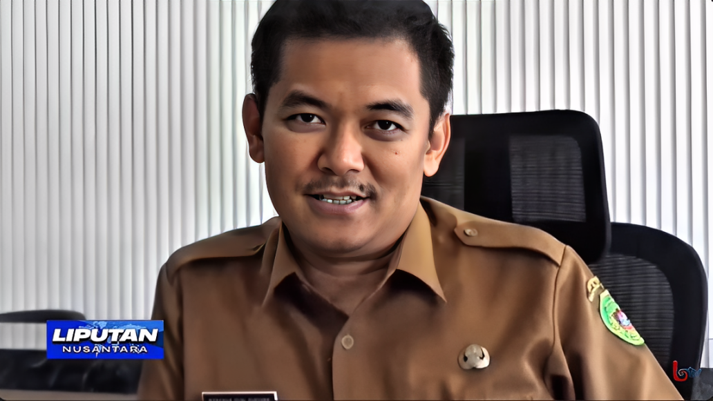 Kepala Dinas KUKMPRINDAG PPU, Margono Hadi, menyampaikan komitmennya dalam mengawal koperasi-koperasi baru agar siap beroperasi penuh di ruang kerjanya, Rabu (8 Oktober 2025).