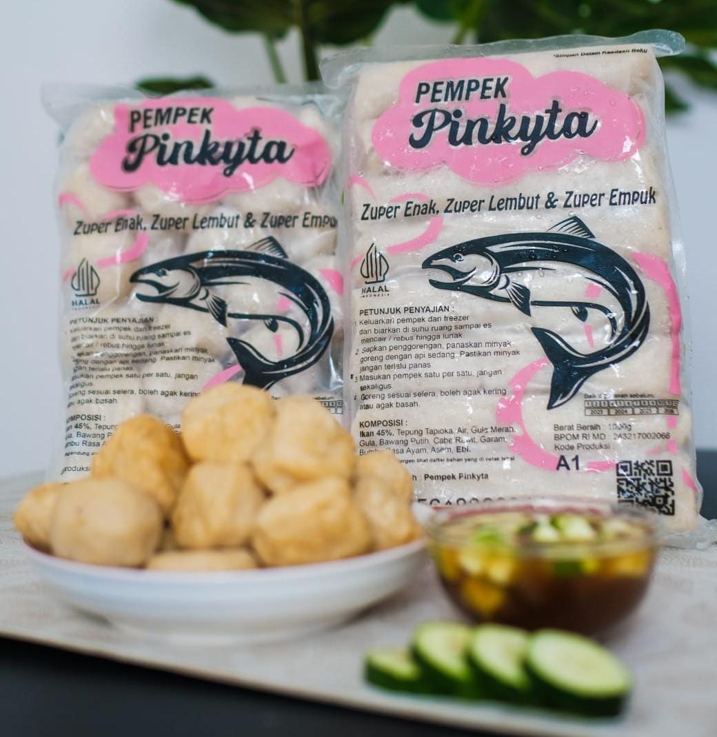 Produk Pempek Pinkyta &mdash; pempek lezat dengan tekstur zuper lembut dan empuk, dibuat dari ikan segar berkualitas di dapur higienis bersertifikat BPOM.