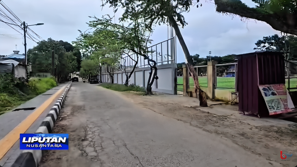 Kondisi jalan di sekitar Lapangan Mini Soccer Gunung Bahagia, Balikpapan Selatan, Senin (13 Oktober 2025).