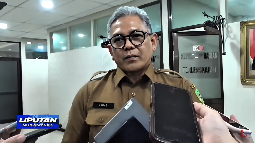 Plt Kepala BKPSDM Penajam Paser Utara (PPU), Ainie, menjelaskan alasan keterlambatan terbitnya NIP PPPK Paruh Waktu di Sekretariat Daerah, Selasa (14 Oktober 2025).