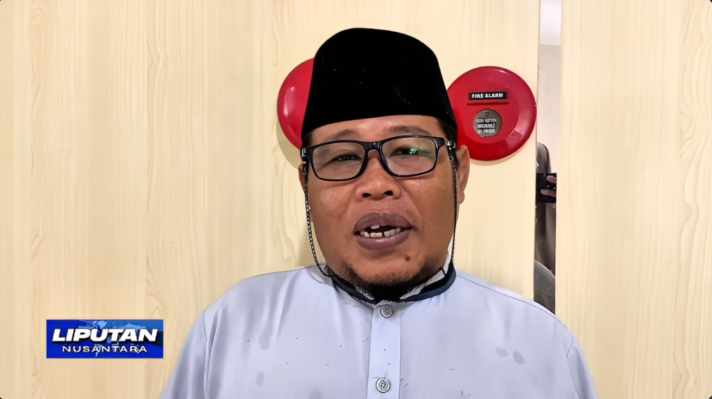Ketua BAZNAS Balikpapan, Abdul Rasyid Bustomi, menyampaikan tujuan dan harapan bantuan kepada korban kebakaran di Kantor Kelurahan Damai, Rabu (15 Oktober 2025).