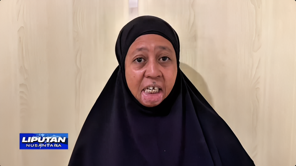 Salah satu penerima bantuan, Melli, menyampaikan terima kasihnya kepada BAZNAS Balikpapan di Kantor Kelurahan Damai, Rabu (15 Oktober 2025).