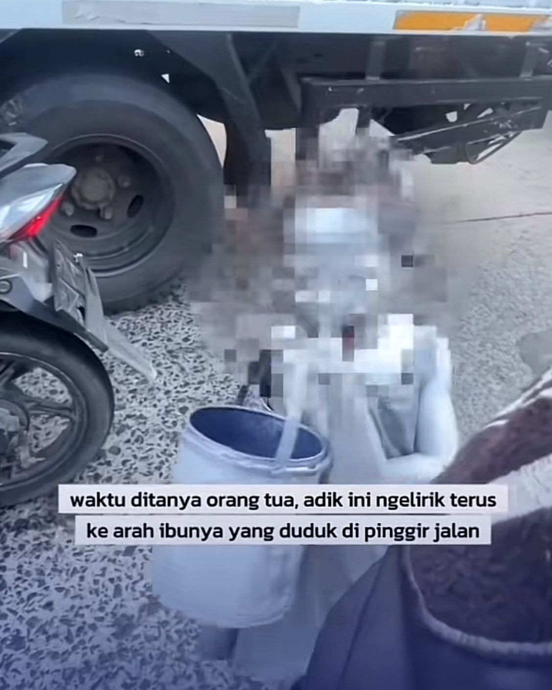 Bocah manusia silver di lampu merah Bandar Lampung, momen pilu yang menggugah empati publik.
