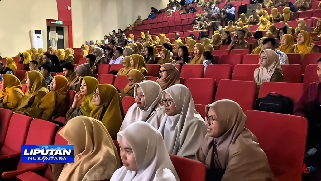 Guru mengikuti Festival GTK 2025 di Gedung Kesenian Balikpapan, Senin (6 Oktober 2025).