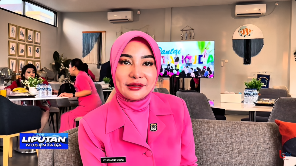 Ketua Bhayangkari Daerah Kaltim, Ny. Natasha Endar Priantoro menjelaskan tujuan kegiatan Bazar HKGB, Sabtu (18 Oktober 2025).