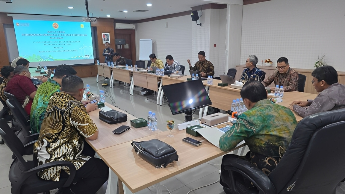 Suasana Rapat Kerja Pengamanan Program Strategis Kelistrikan Nasional di Kalimantan, Jumat (17 Oktober 2025).