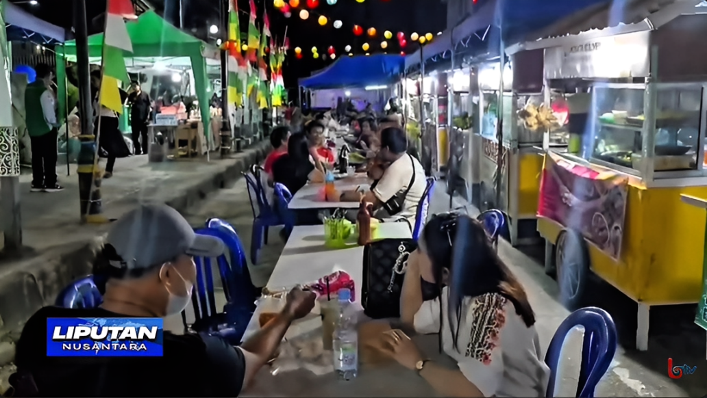 Pengunjung menikmati suasana di kawasan kuliner Kota Tua Balikpapan Barat, sentra baru UMKM bernuansa sejarah lokal, Senin (20 Oktober 2025).