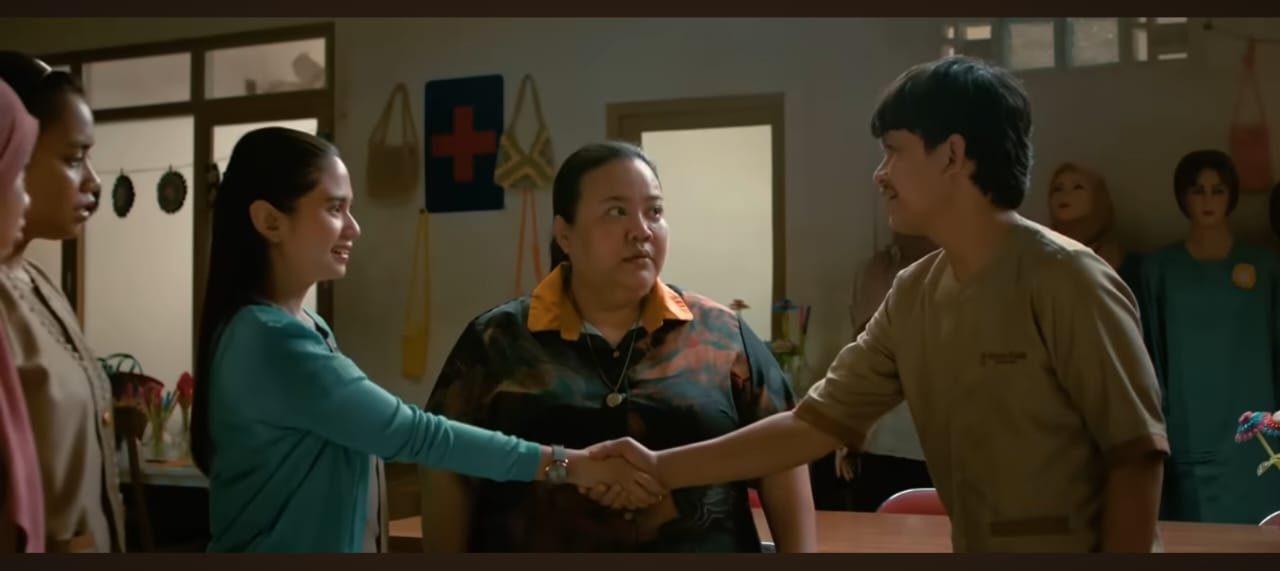 Empat detektif &ldquo;Agak Laen&rdquo; menyamar di panti jompo dalam trailer &ldquo;Menyala Pantiku!&rdquo;, paduan komedi dan kriminalitas yang menyala di layar.