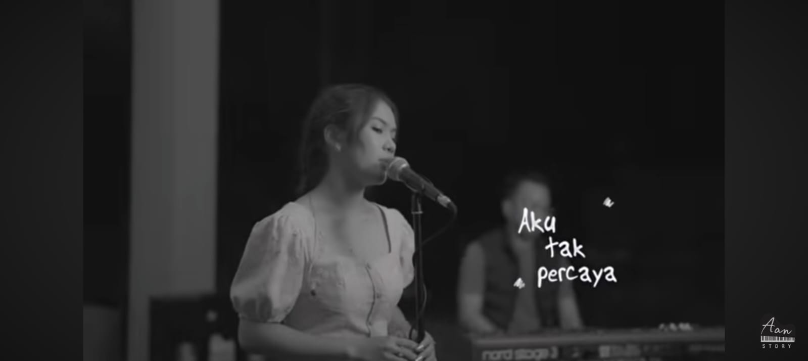Vionita & Aan Story membawakan &ldquo;Terapi Hati&rdquo; dengan ekspresi mendalam &mdash; visualisasi pengkhianatan dan penyembuhan hati.