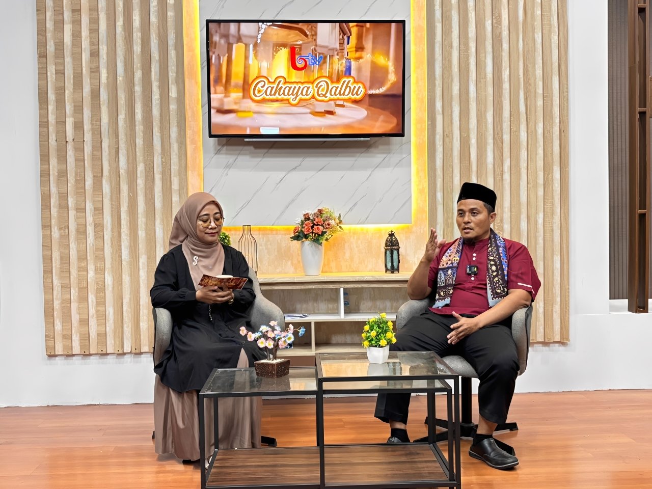 Ustaz Anwar Arifin Pinem, M.E., mengisi Kajian Cahaya Qolbu bertema Optimis Menurut Islam di Studio Balikpapan TV, Jumat (24 Oktober 2025).