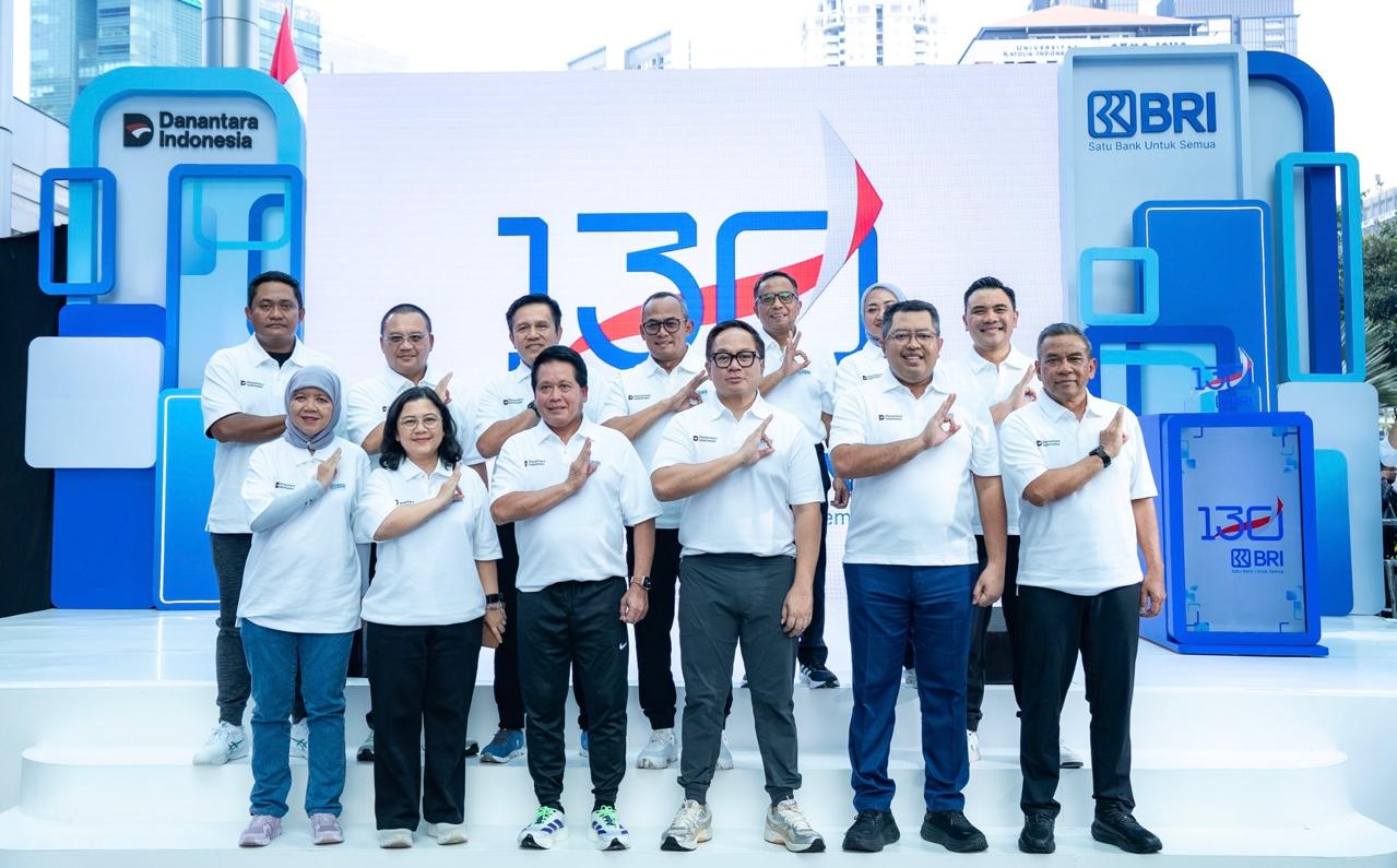 Direktur Utama BRI Hery Gunardi membuka Kick-Off HUT ke-130 bertema &ldquo;Satu Bank Untuk Semua&rdquo; di Kantor Pusat BRI Jakarta, penuh semangat dan kebersamaan.