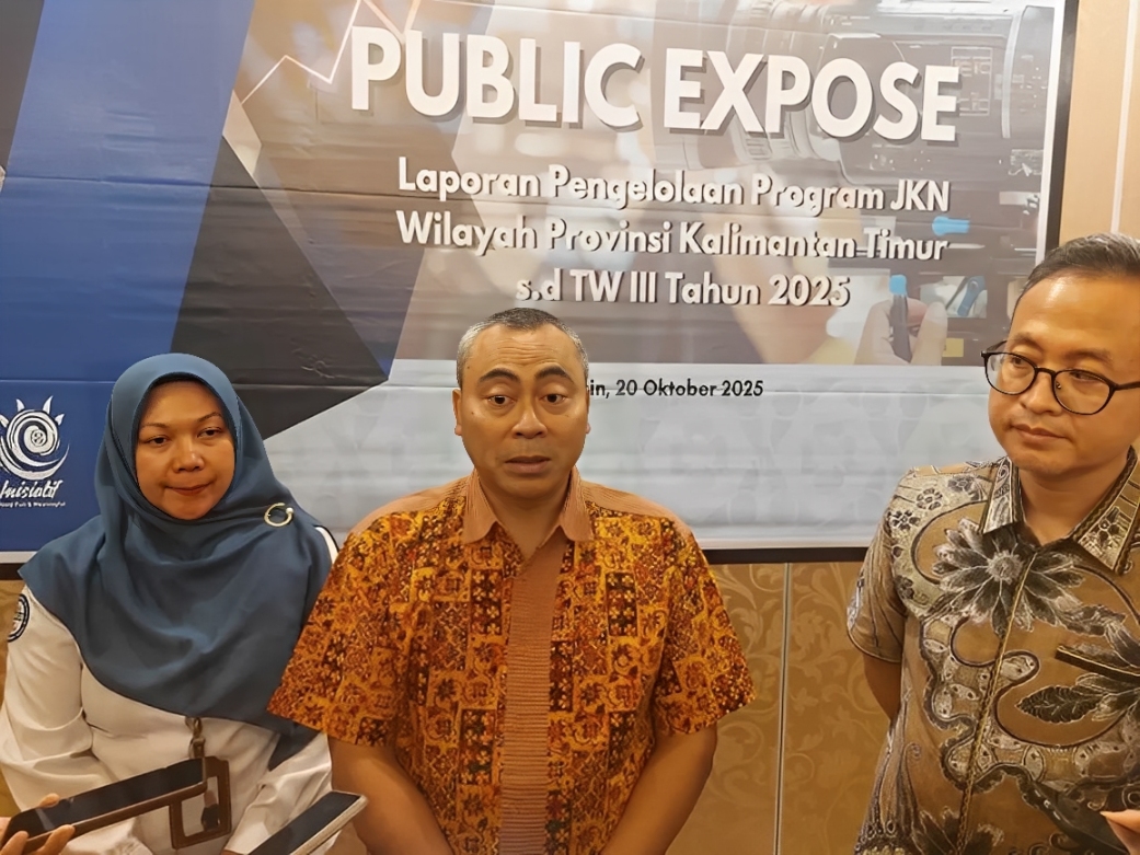 Deputi Direksi Wilayah VIII BPJS Kesehatan Anurman Huda (tengah).
