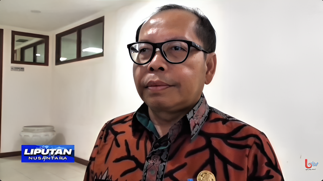 Kepala DLH Kabupaten PPU, Safwana, menjelaskan alasan penambahan armada pengangkut sampah saat ditemui di Sekretariat Daerah PPU, Rabu (1 Oktober 2025).