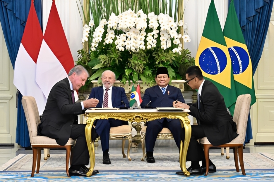 Presiden Prabowo Subianto dan Presiden Brasil, Luiz In&aacute;cio Lula da Silva, menyaksikan penandatanganan kerja sama antara PLN dan J&F S.A. di Jakarta, Kamis (23 Oktober 2025).