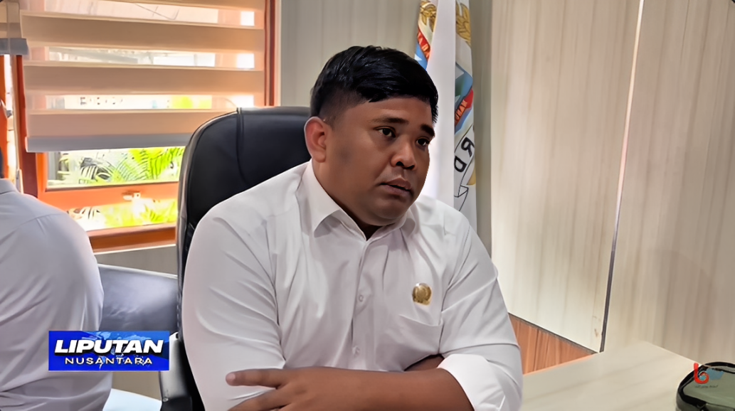Fauzi Adi Firmansyah menyampaikan usulan penambahan ground tank di Pantai Manggar, Balikpapan, saat ditemui di ruang kerjanya, Senin (13 Oktober 2025).