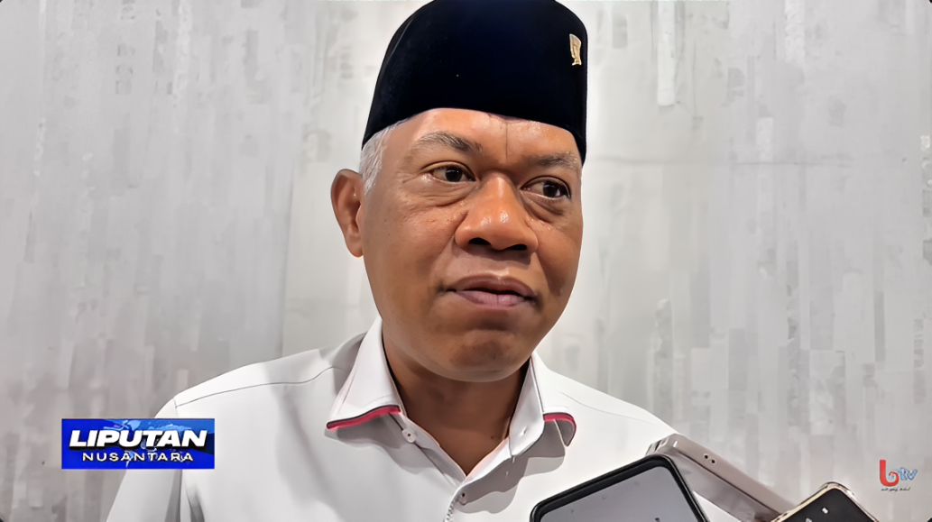 Wakil Ketua DPRD Balikpapan Budiono saat memberikan keterangan kepada wartawan terkait upaya mengatasi kapasitas TPA Manggar yang nyaris penuh, Senin (13 Oktober 2025).