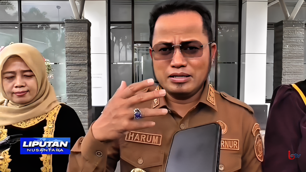 Gubernur Kaltim Rudy Masud saat diwawancarai usai Gebyar Anugerah Literasi 2025 di Kantor Gubernur Kaltim, Senin (27 Oktober 2025).