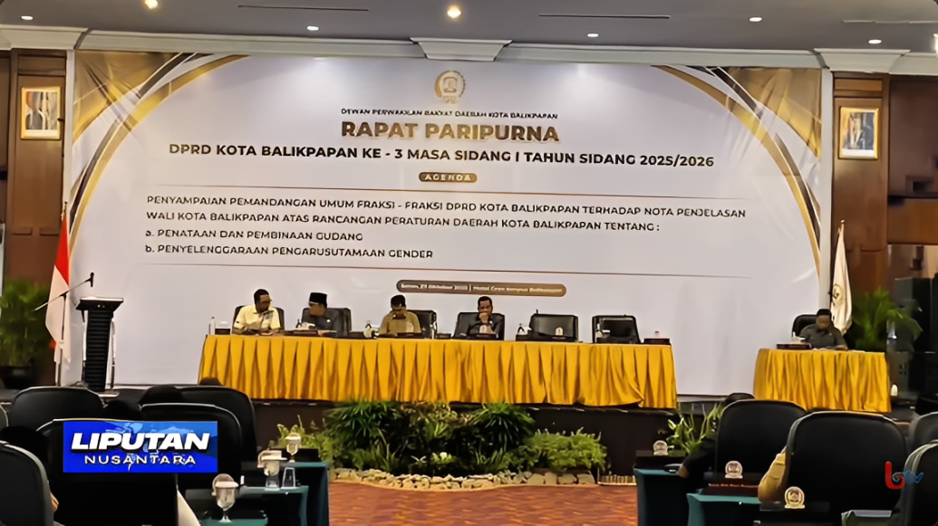 Rapat paripurna DPRD Balikpapan berlangsung di Hotel Grand Senyiur, Senin (27 Oktober 2025).